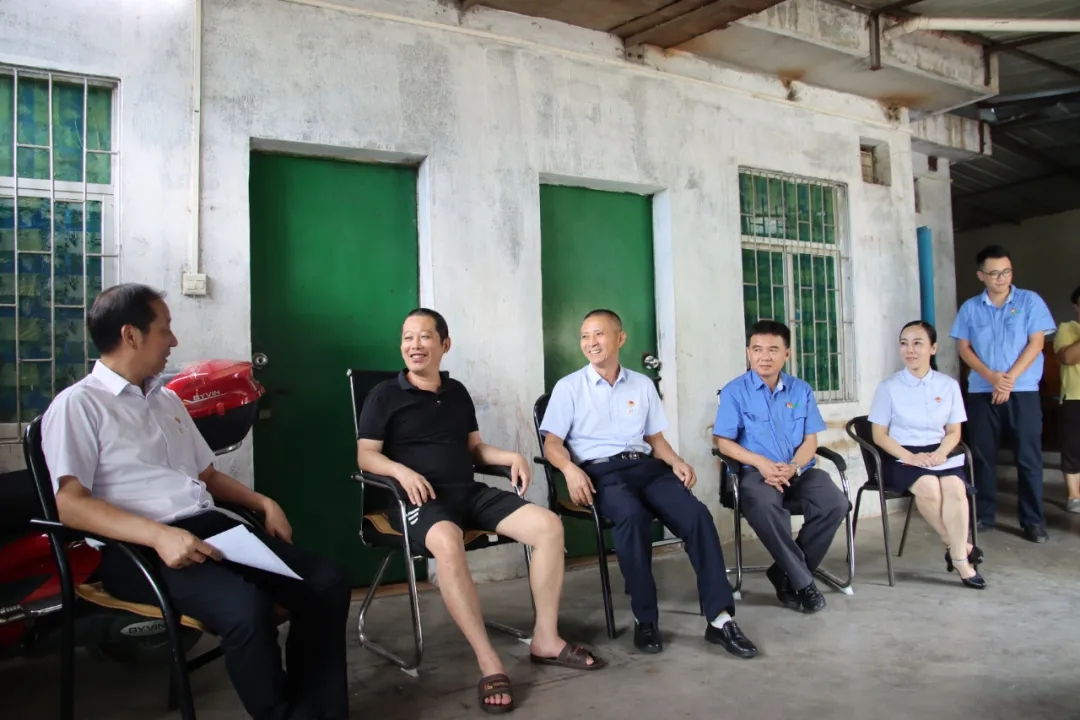 海南礦業(yè)黨委開(kāi)展“七一”走訪慰問(wèn)活動(dòng)