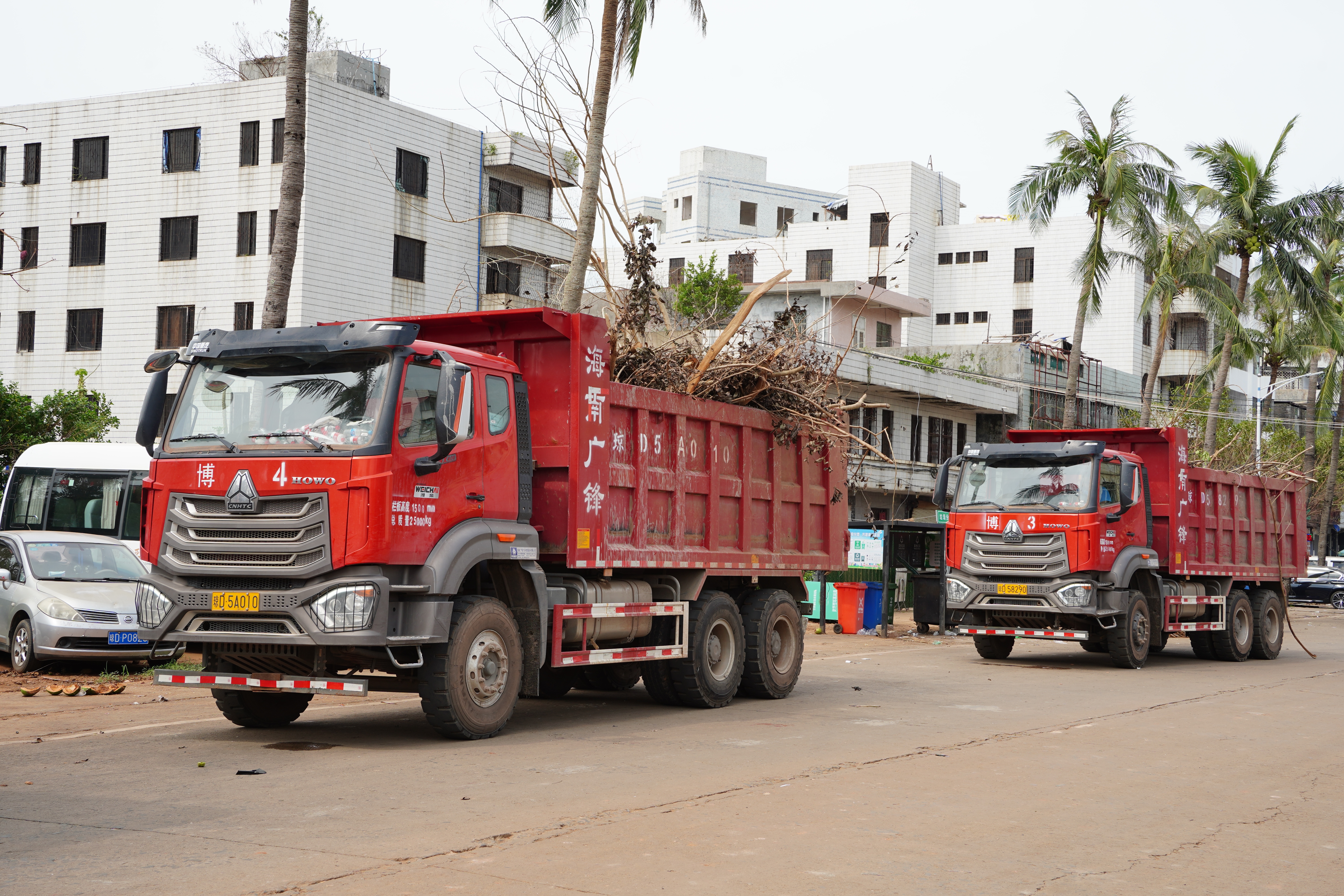 攜手克時艱 海南礦業(yè)積極支援?？谇逭瞎ぷ? class=