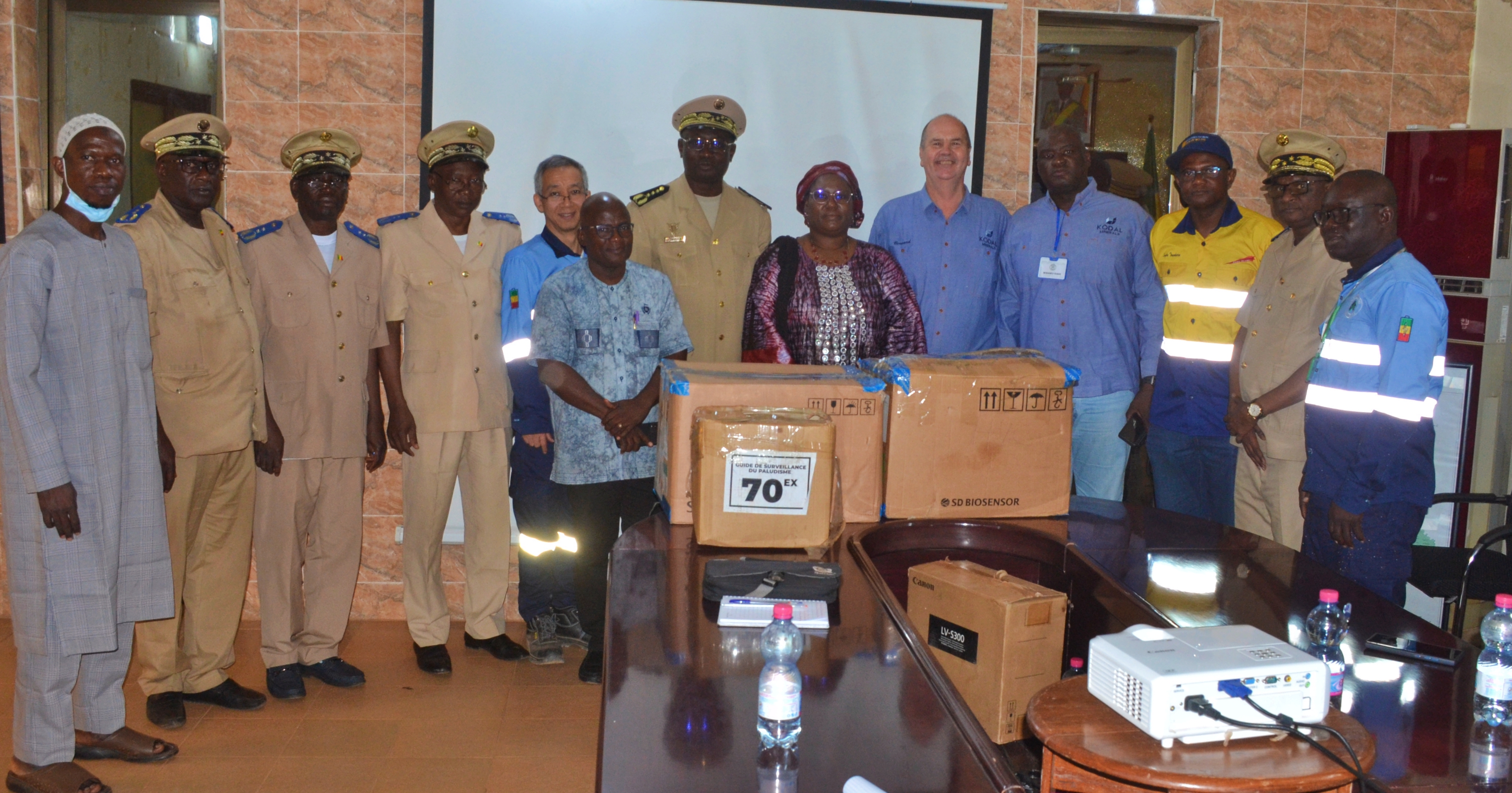 馬里鋰礦項(xiàng)目聯(lián)合復(fù)星基金會向本地社區(qū)捐贈抗瘧疾藥物