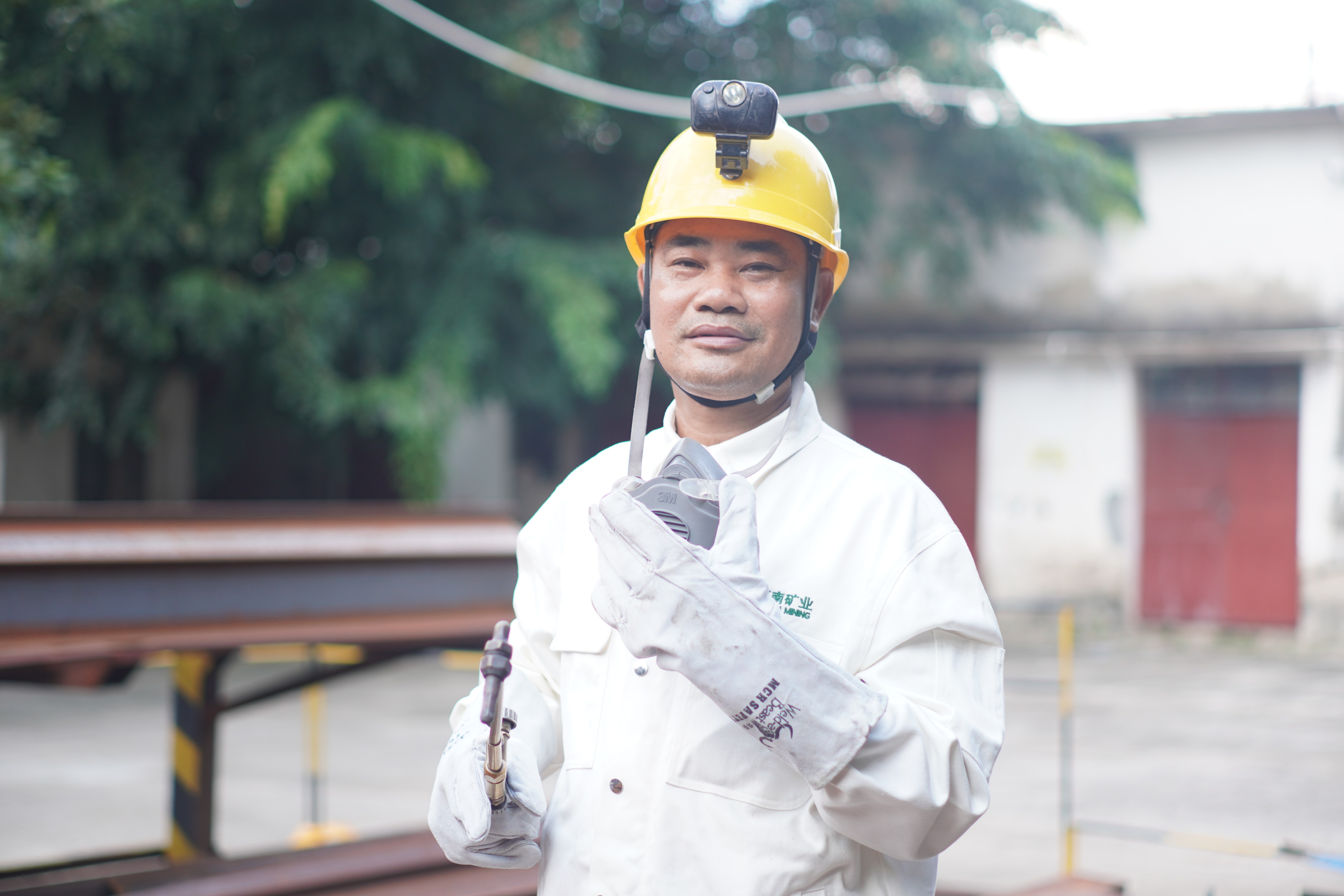 全國表彰！海南礦業(yè)員工李勇榮膺全國勞動模范